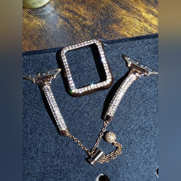 Rose Gold Inspired and Crystal Apple Watch Face Case and Band - Picture 1 of 5